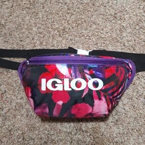 IGLOO Fanny Pack Soft Sided Insulated Cooler Bag Keeps Drinks Cold Purple Retro